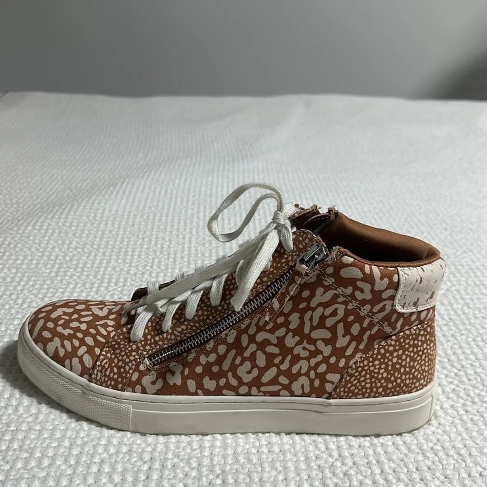 Universal Thread high top shoes Cheetah print​​​​​